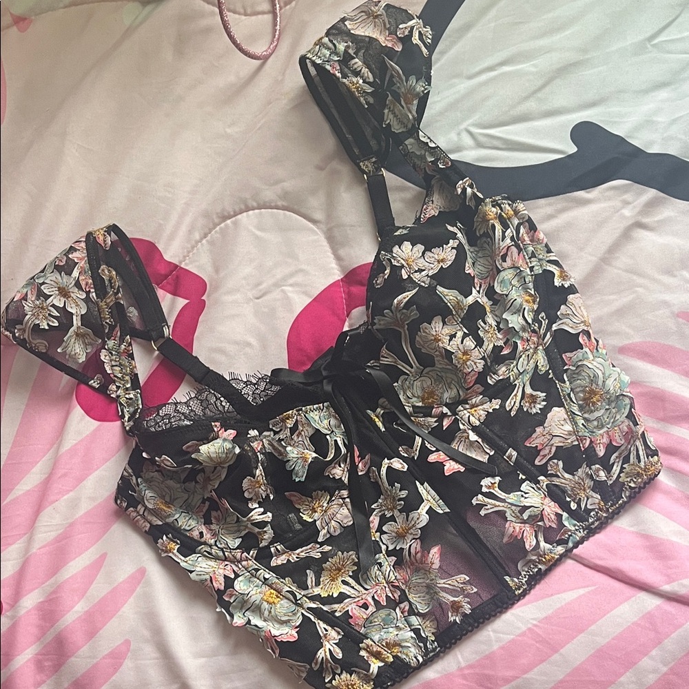 VICTORIAS SECRET Dream Angels Unlined Bra Top 34DD Black Floral Embroidered